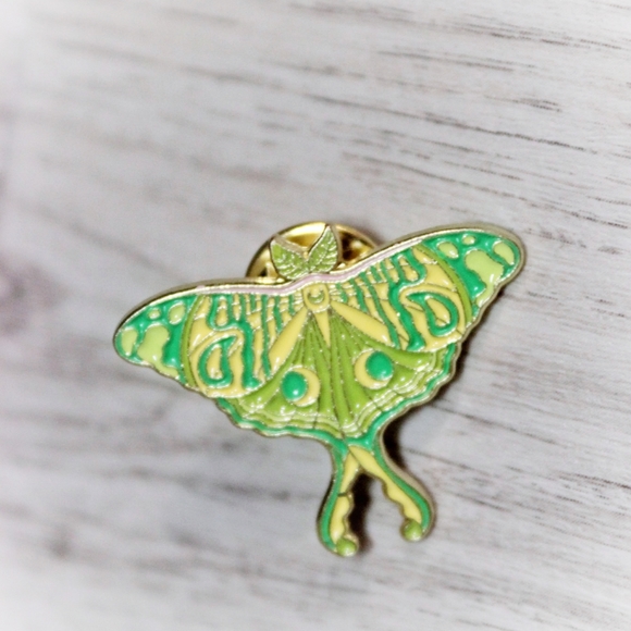 Detailed celestial Luna moth enamel pin - Picture 6 of 10